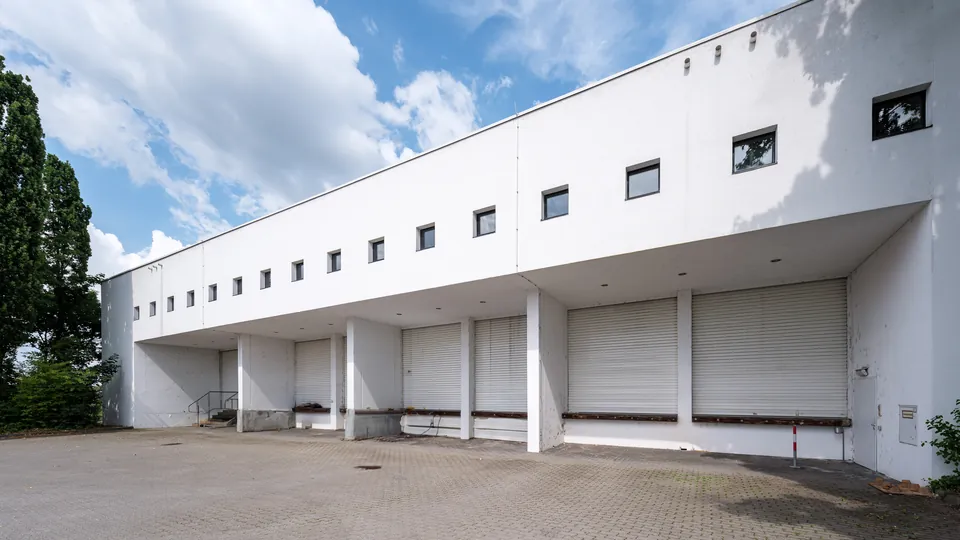 Halle, Lager, Produktion